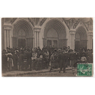 carte postale ancienne NICE (06) - L'EGLISE NOTRE DAME LE JOUR DES RAMEAUX